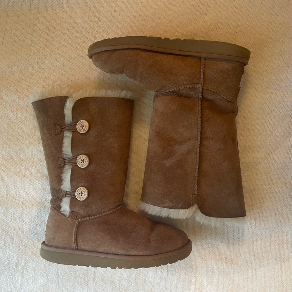 Ugg Bailey Button Chestnut Boots Genuine Sheepskin and Leather